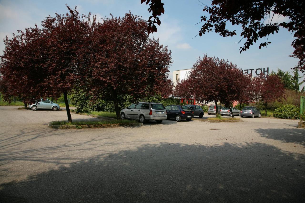 Hotel Longobardo Trezzo sull'Adda Exterior photo